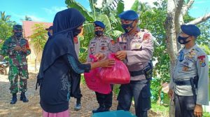 Lagi, Brimob Sebar 150 Paket Sembako di Kendari dan Konawe