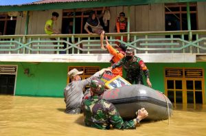 Banjir Konut Tembus 2 Meter : 355 Warga Dievakuasi, 1100 KK Mengungsi