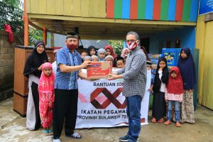 Awak OJK Sultra Urungan Berbagi di Masa Pandemi Covid-19