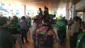 Kesal Maxim Pake Tarif Murah Meriah, Grab dan Gojek Demo Dishub dan DPRD