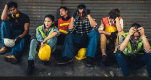 Kena PHK? Begini Caranya agar Tetap Bertahan