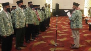Pengurus DPD APDESI Sultra Resmi Dilantik, Ali Mazi Minta Kades Tingkatkan Kompetensi