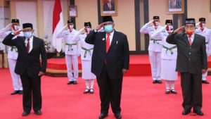 Ali Mazi Kukuhkan Anggota Paskibraka Sultra