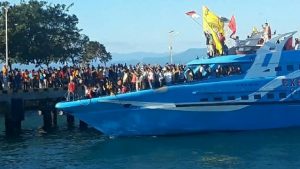 Tiba di Pelabuhan Raha, Rusman Emba Disambut Teriakan 2 Periode