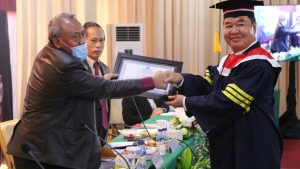 Selamat ! Teguh Setya Budi Mantan PJ Gubernur Sultra Raih Gelar Doktor