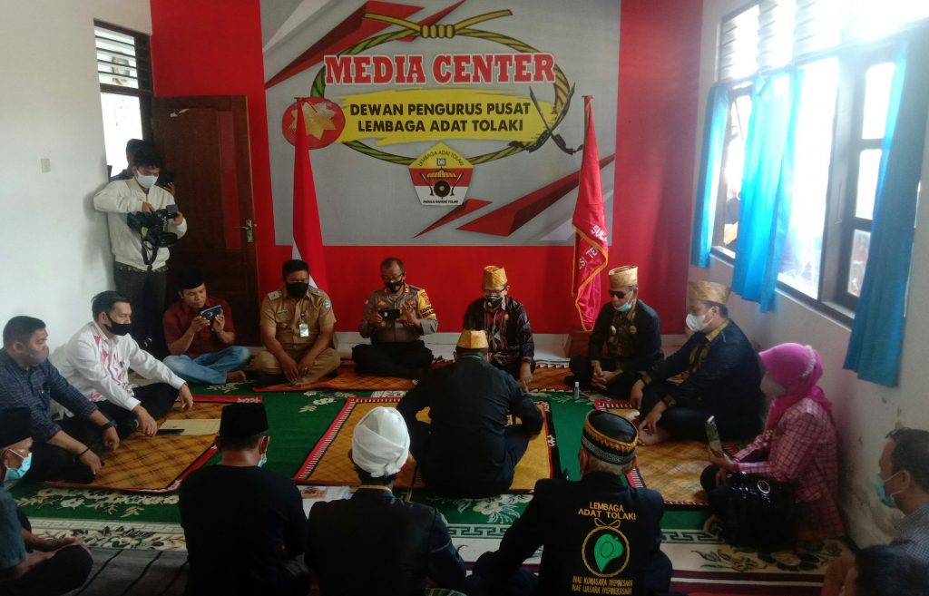 Hina Suku Tolaki di FB, Pria ini Didenda 1 Ekor Sapi oleh LAT Sultra