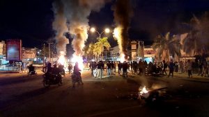 Lalulintas Lumpuh, Jalan Diblokade, Demo Randi-Yusuf Berlanjut Hingga Malam