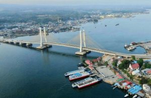 Dilarang Iseng Memancing Apalagi Bunuh Diri di Jembatan Teluk Kendari !