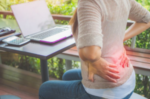 Sejumlah Manfaat Kesehatan Duduk di Lantai, Sudah Tahu?