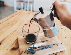 Pencinta Kopi Perlu Tahu Dampak si Hitam Bagi Lambung dan Kesehatan Lainnya