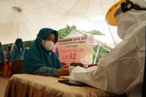 Hari Ibu, PKK Kota Kendari Helat Rapid Test dan Lomba Buat Masker