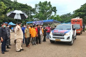 Ali Mazi Lepas Relawan Plus Bantuan ke Lokasi Bencana Sulbar