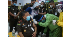 Gandeng Dinkes Sultra, Kru Kejati Sultra Jalani Vaksinasi Covid-19