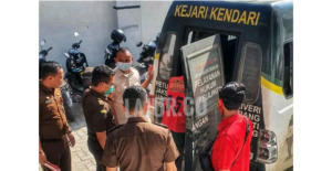 Eks Rektor UHO Dijebloskan ke Sel Kejari Kendari