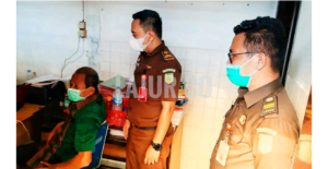 Tiga Hari Ditahan, Eks Rektor UHO Jatuh Sakit Dilarikan ke RS Bahteramas