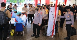 Selain Tinjau Vaksinasi, Kapolri Saksikan Langsung Donor Plasma Konvalesen