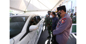 Panglima TNI dan Kapolri Tinjau Vaksinasi Drive Thru di Bali