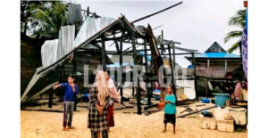 Hampir Tiga Pekan Korban Puting Beliung Pulau Sagori Bombana Tidur Beralaskan Tikar, Bantuan Minim!