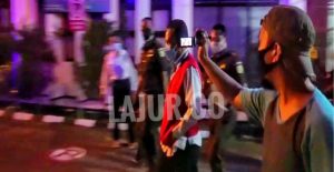 Potret Eks Kadis ESDM dan Bos PT Toshida Pakai Rompi Merah Menuju Mobil Tahanan, Eks Plt Kadispora Masih Mangkir