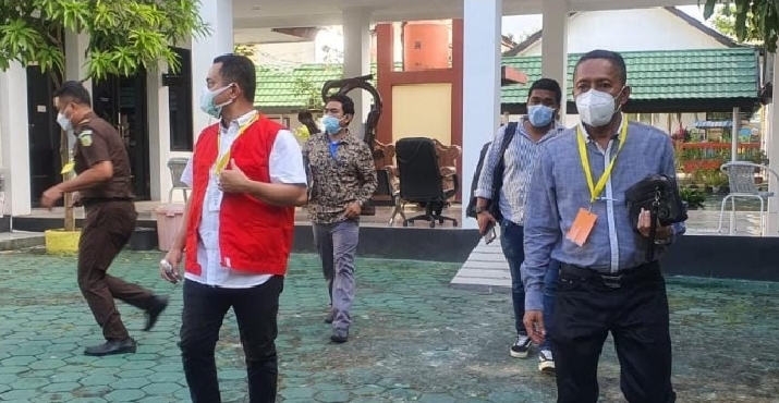 Oknum dosen UHO ikut ditahan Kejati Sultra bersama Kadishub Sultra dalam kasus rekayasa lalin di Wakatobi tahun 2017.