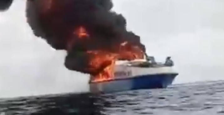 KM Bukit Sumber Poleang terbakar di perairan Pulau Baliara Bombana.