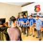 Ketua Demokrat Sultra, Endang SA di Mapolda Sultra usai melaporkan Wamendes Budi Arie Setiadi.