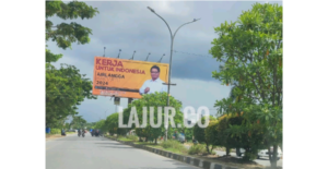 Perang Baliho Capres Saat Pandemi : Di Sultra Baliho Raksasa Menteri Airlangga Hartanto Bertebaran