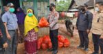 Polsek Onembute & Kadis Sosial Salurkan Bansos Warga Isoman