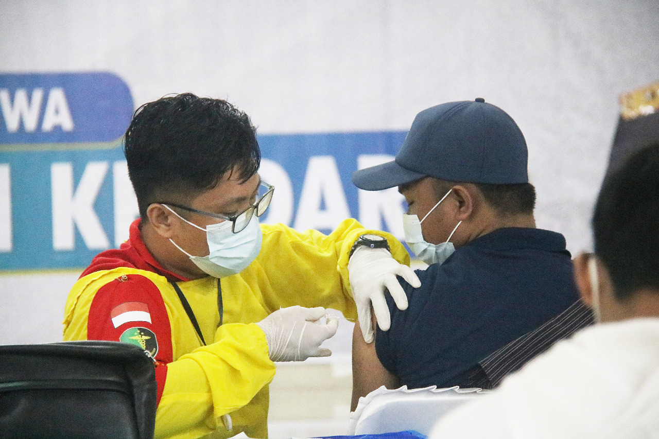 Mahasiswa IAIN Kendari jalani vaksinasi Covid-19. Foto : Humas IAIN Kendari.