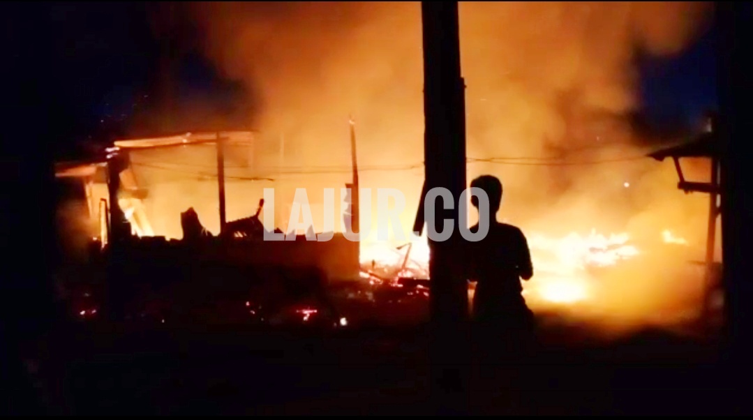 Kebakaran melahap tiga rumah warga Konsel, Rabu (27/10/2021)