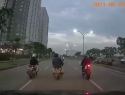 Naik Motor Sambil Ngobrol Kena Denda Rp 750 Ribu