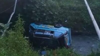 Mobil Terjun Bebas di Jembatan Anduonohu Penumpangnya Maba UHO