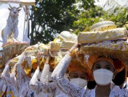 Acara Keagamaan dan Liburan Wajib Terapkan Prokes Ketat