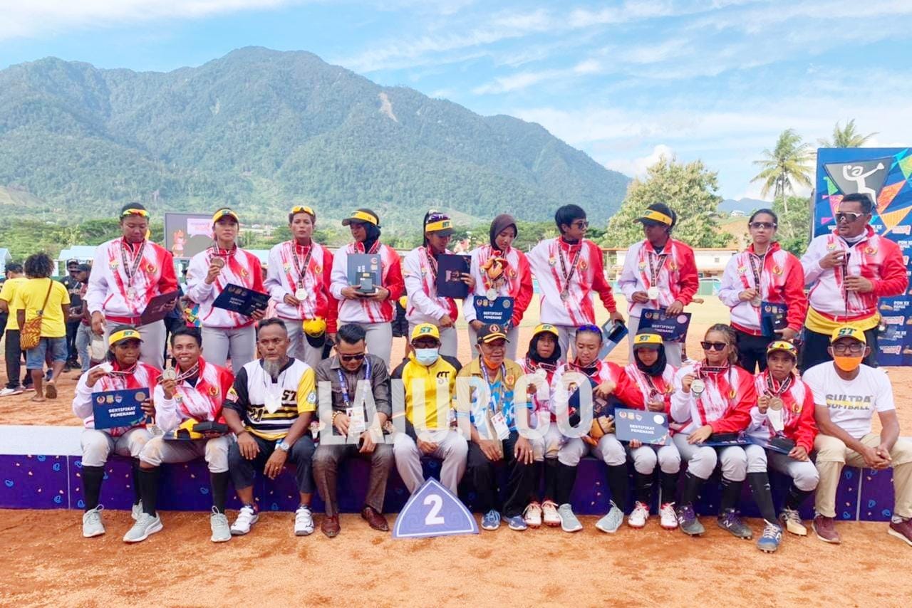 Perdana tampil di turnamen PON, tim softball Sultra berhasil memboyong medali perak pada ajang PON XX Papua.