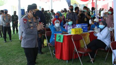 Tinjau Vaksinasi di Surabaya, ini Pesan Kapolri