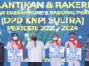 Gubernur Sultra, Ali Mazi menyerah bonus kepada atlet peraih medali pada ajang PON XX Papua tahun 2021 , Minggu (21/11/2021). Foto : Diskominfo Sultra.