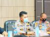 Kabid Humas Polda Sultra, Kombes Pol Ferry Walintukan saat rilis pers bentrok di Kendari, Sabtu (19/12/2021).
