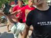 Seorang penumpang yang berprofesi sebagai guru di Buton Selatan dihajar preman di muka umum saat protes tindak premanisme di Pelabuhan Amolengo.