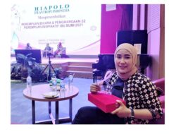 Perempuan Pesisir Desa Toli-Toli Konawe ini Diganjar Penghargaan dari Menteri PPPA RI