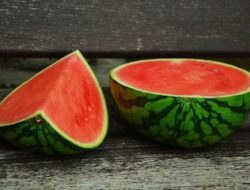10 Makanan untuk Mencegah Tubuh Dehidrasi