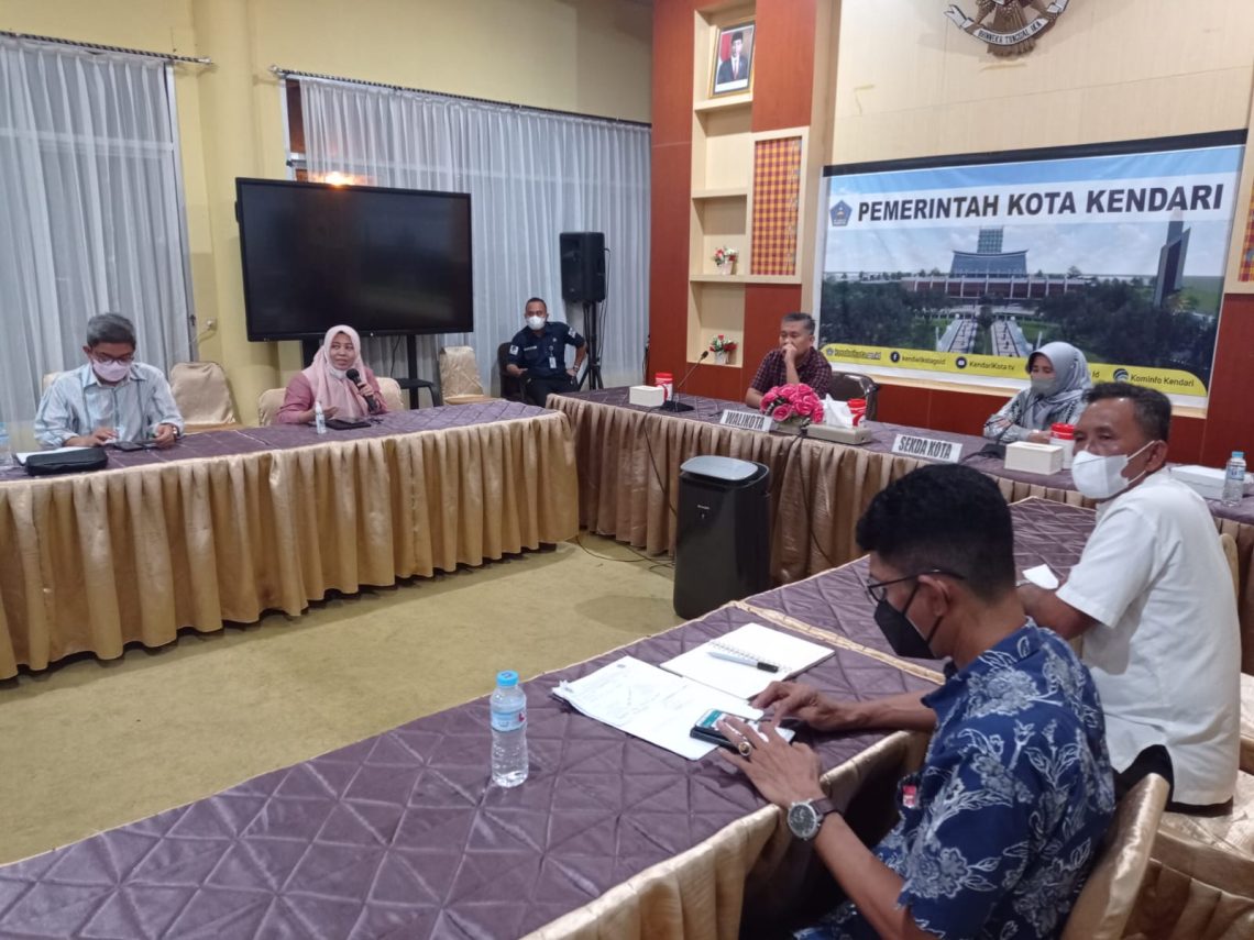 Rapat jelang persiapan operasional MPP Kota Kendari di Rujab Wali Kota Kendari. Humas Pemkot Kendari.