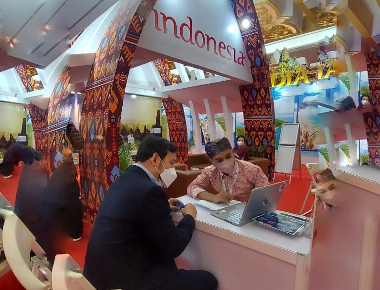 Founder Wakatobi Dive Trip, Seto Arya, mempromosikan pariwisata Wakatobi di ajang internasional ATF di Kamboja.