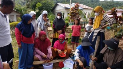 Masyarakat Sekitar Tambang Diajari Teknik Olah Tanaman Obat