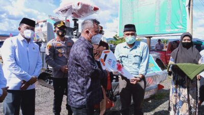 Petani Mahalona Keciprat Mesin Pertanian