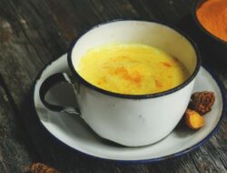 7 Minuman yang Diyakini Ampuh Redakan Sakit Tenggorokan