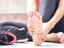 Kenali Tanda Gejala Kolesterol Tinggi di Lengan dan Kaki