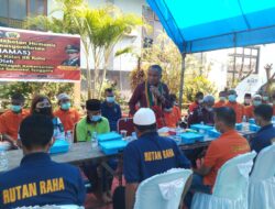Kakanwil Makan Nasi Ompreng Dengan Warga Binaan Rutan Raha