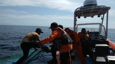 Basarnas Selamatkan Nelayan Wakatobi yang Baling-baling Kapalnya Copot di Tengah Laut