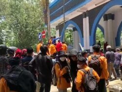 Aksi Tolak Tambang Wawonii Berakhir Ricuh, Satu Mahasiswa Kena Lemparan Batu