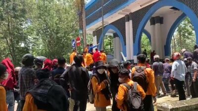 Aksi Tolak Tambang Wawonii Berakhir Ricuh, Satu Mahasiswa Kena Lemparan Batu